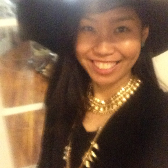 Meet your Posher, Carrie - Picture 2 of 2