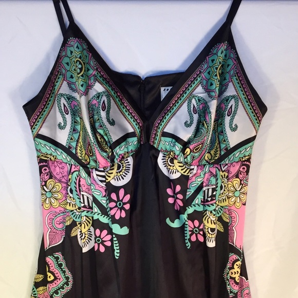 Fun dress - Picture 2 of 4