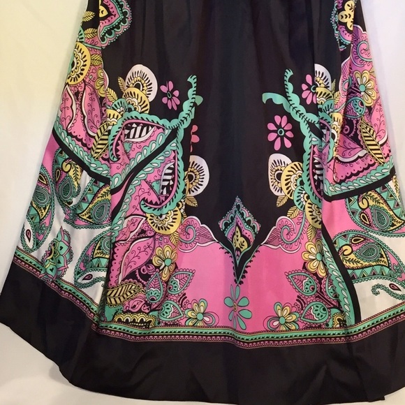 Fun dress - Picture 3 of 4