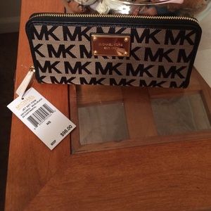 NWT Michael Kors Continental Wallet