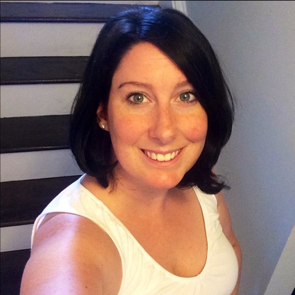 Meet your Posher, Caitlin - Picture 2 of 3