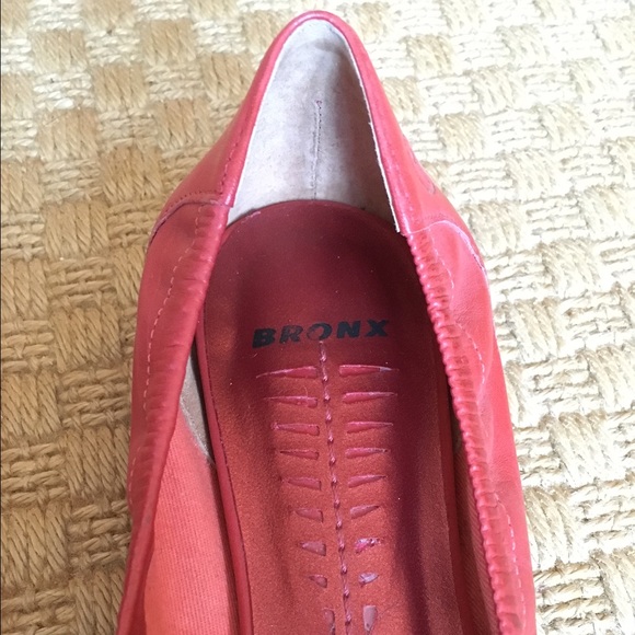 Bronx red flats - Picture 2 of 4