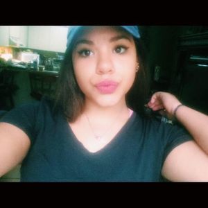 Meet your Posher, Maria estela