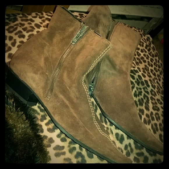 Sundance Boots, Low heel, pointed toe.