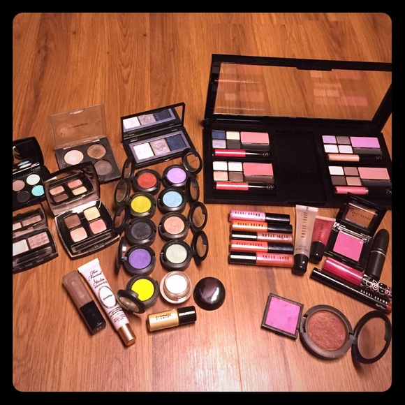 Extra pics 32 Items