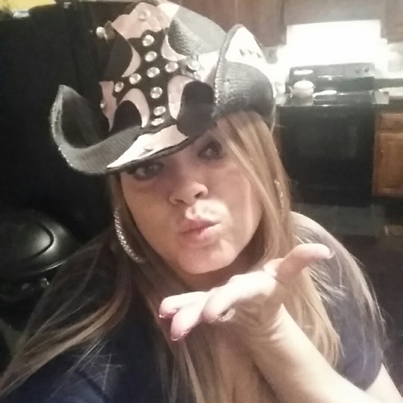 Meet your Posher, Lenora - Picture 1 of 1