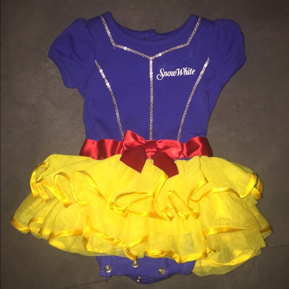 Snow White outfit