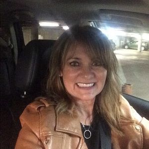 Meet your Posher, Leslie