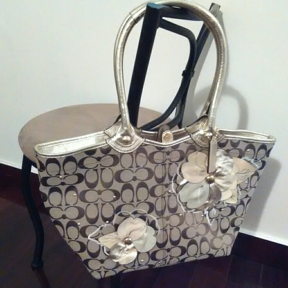 New Authentic Coach floral applique Tote bag,