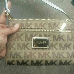 Michael kors wristlet