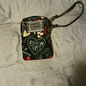 Wristlet poppy
