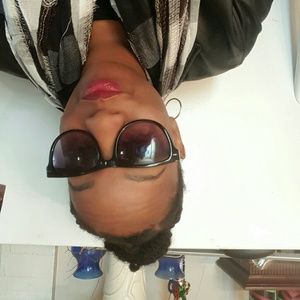 Meet your Posher, Asha