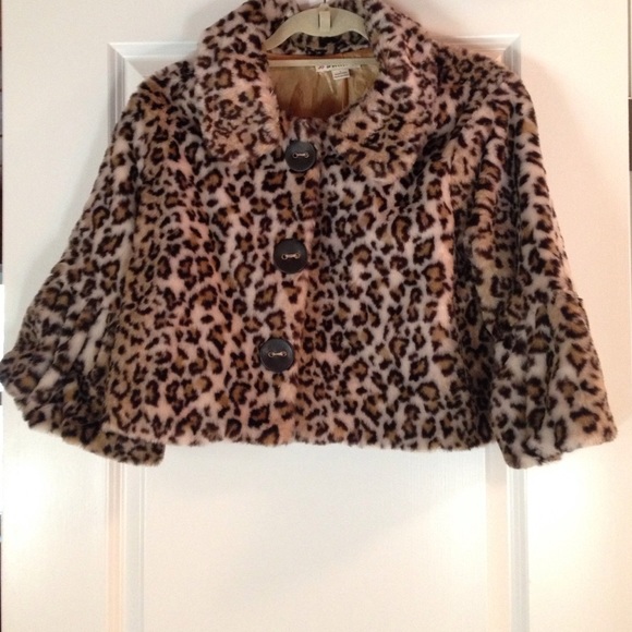 Dressy, Cropped Leopard Coat 3/4 length sleeves