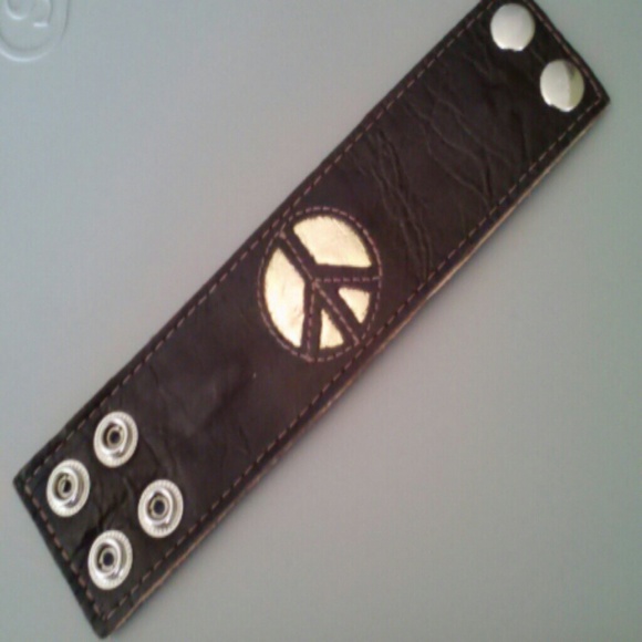 Leather peace snap bracelet