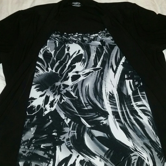 Cute black and white top