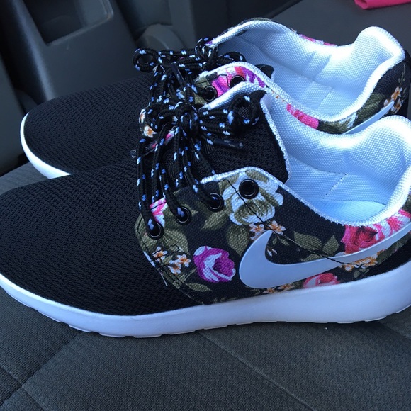 Brand New Women's Nike Roshes (Floral).