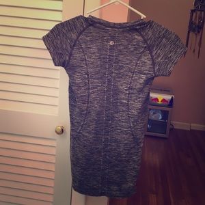 Gray Lululemon fitted tee