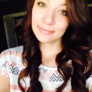 Meet your Posher, Danyelle