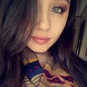 Meet your Posher, Alexis