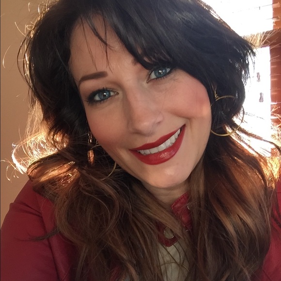 Meet your Posher, Amber - Picture 3 of 4