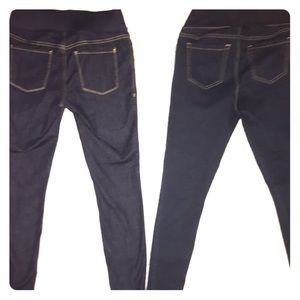 ‼️SALE‼️2 pairs maternity Jeggings