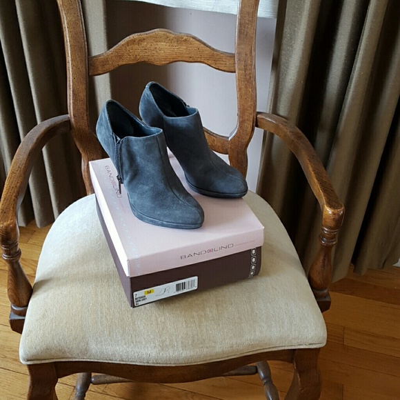 Lds dark grey suede ankle boots