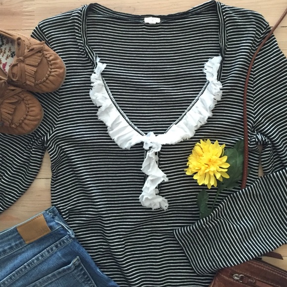 J. Crew Tops - J. Crew Top 🌼