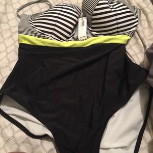 A swimsuit old navy never been worn