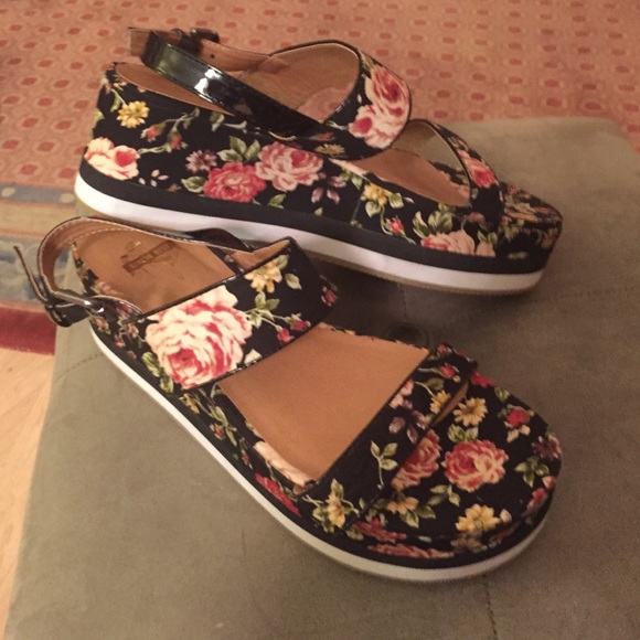 Kimchi Blue open wedge shoes