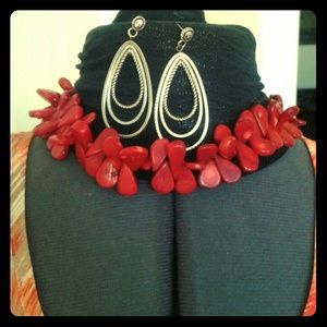 Semi-prescious stone necklace in red jasper.