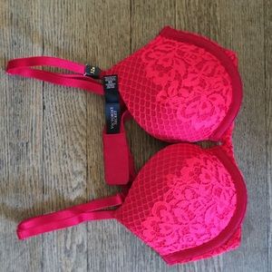 Sexy red Lacey bra