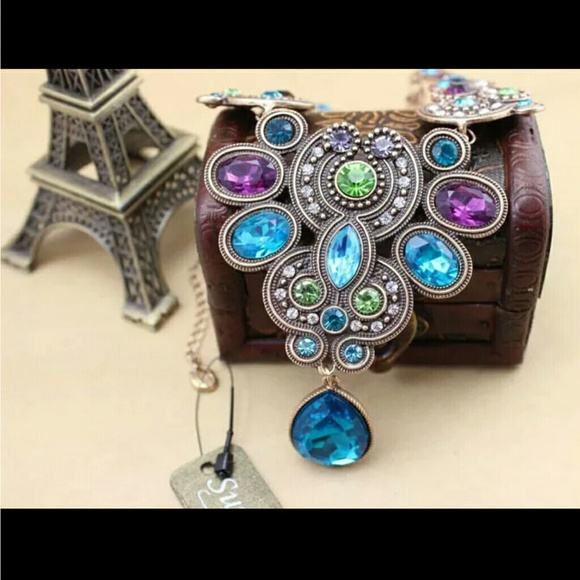 Beautiful  collar necklace