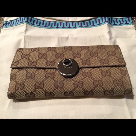 Authentic Gucci logo wallet