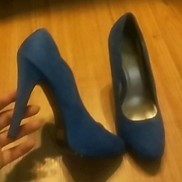 Like new. Blue Suede Shoes