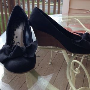 Black wedge heels with bow!