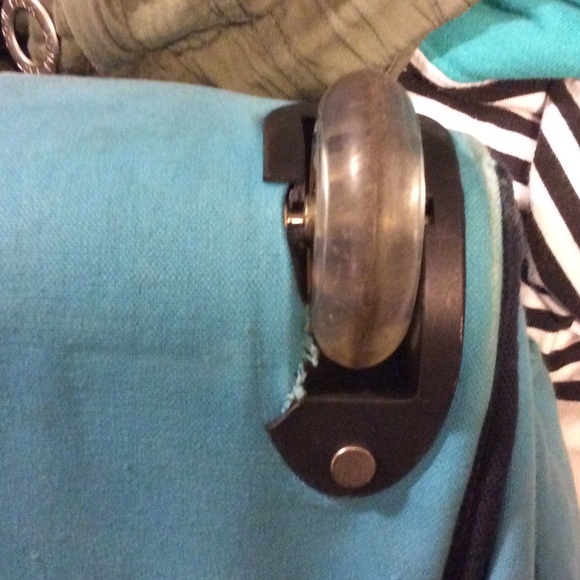 PINK rolling duffle bag hard to find print - Picture 4 of 4