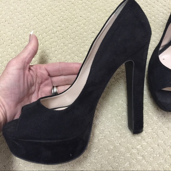 Zigisoto black suede pumps