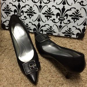 Size 5.5 "Adam" Tahari leather heel