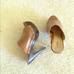 Size US 8.5 Barrats Clogs