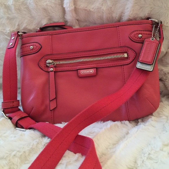 Coach Daisy Swingpack cross body in Pink