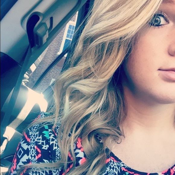 Meet your Posher, Emilee - Picture 2 of 2