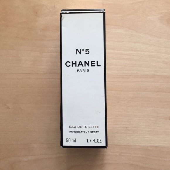 Sprayed only once CHANEL NO. 5 eau de toilette.