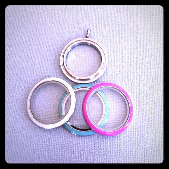 Origami owl locket with 3 faces