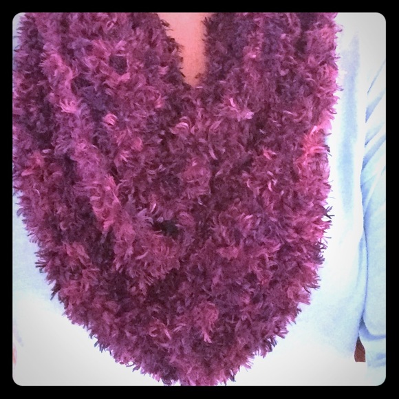Handmade scarves hats and blankets!! - Picture 1 of 3
