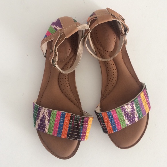 Aztec Sandals - Picture 1 of 2