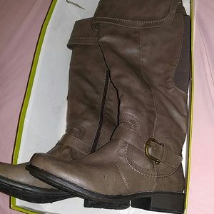 Baretraps women's size 10 brown boots wide calf