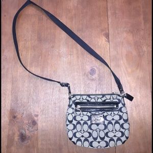 🎙PRICE DROP!🎙Coach body bag in black & gray.⚫️⚪️