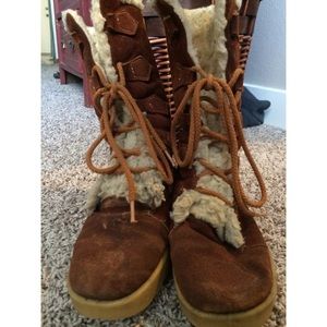 VINTAGE 1970s suede boots with wool lining