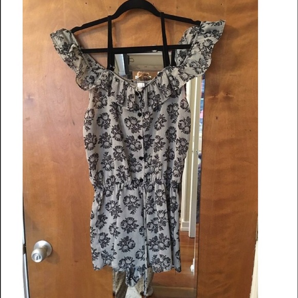 Jessica Simpson romper - Picture 1 of 1