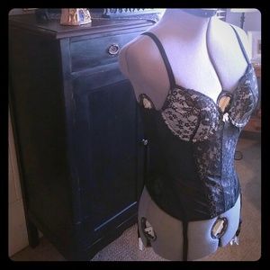 Victoria's Secret 34B Black and White NWT